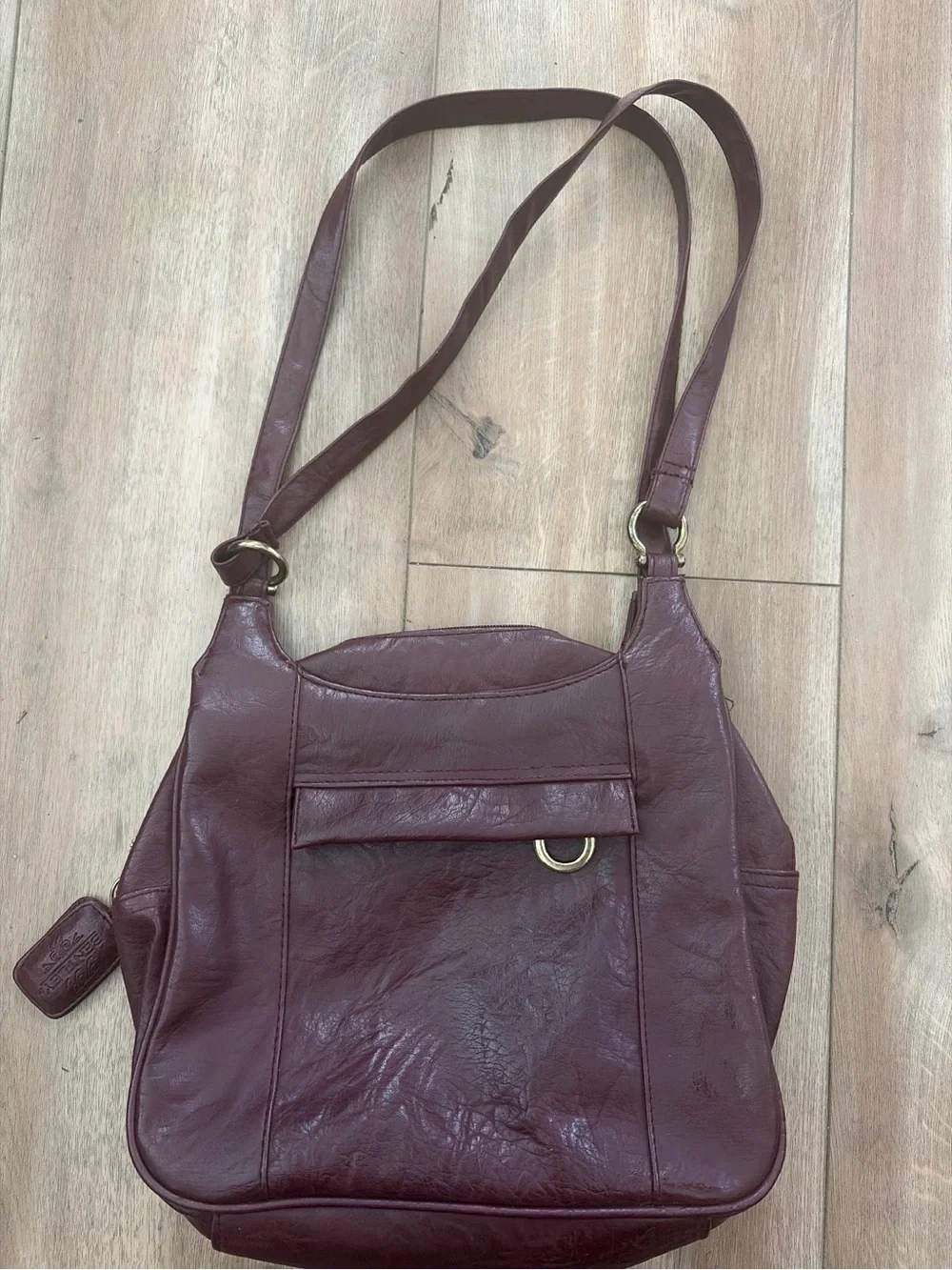 Women's Leather Shoulder Bag in Wine Red